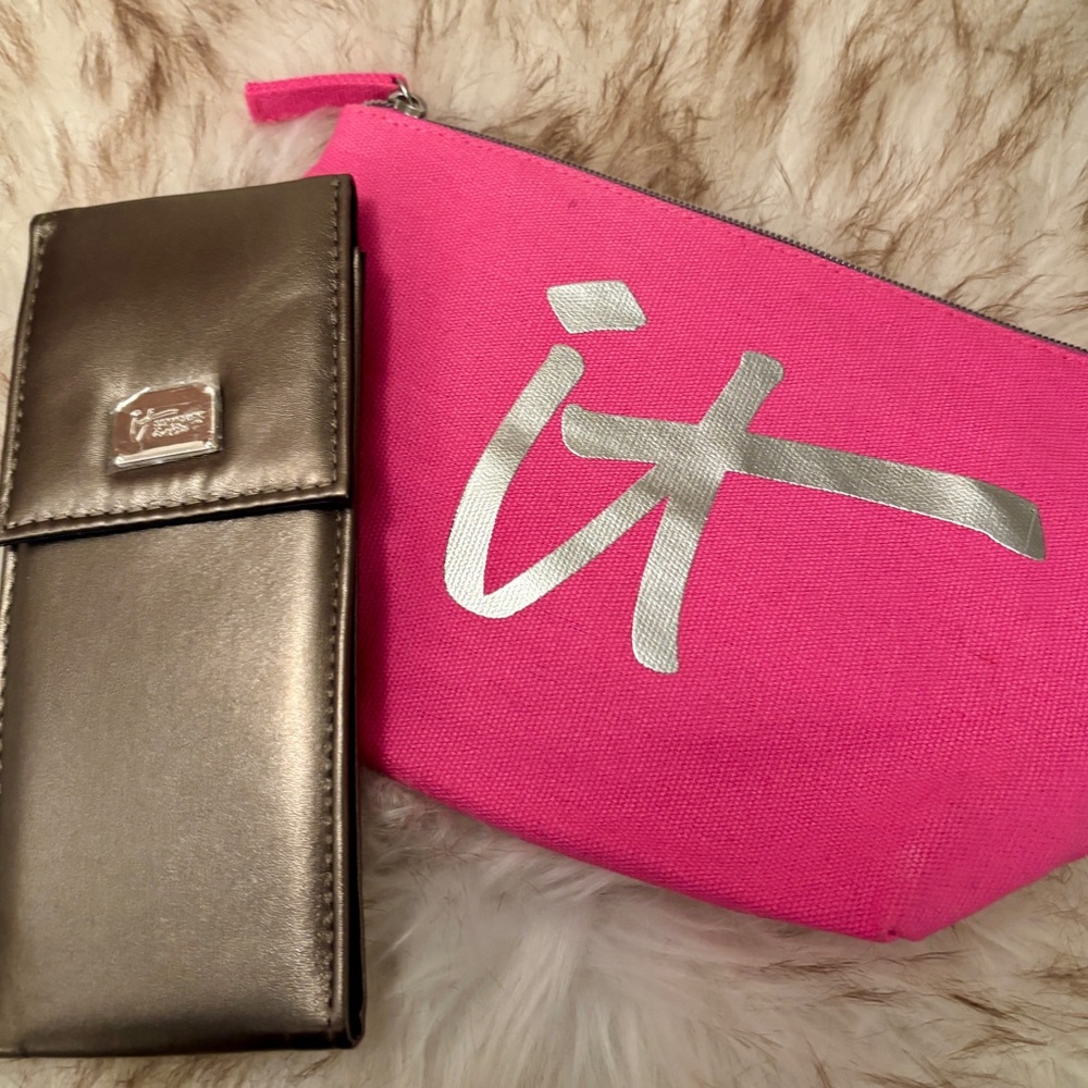 iT Cosmetics Makeup Bag Set